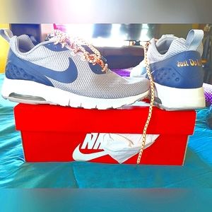 Brand New Women Nikes Shoes!!